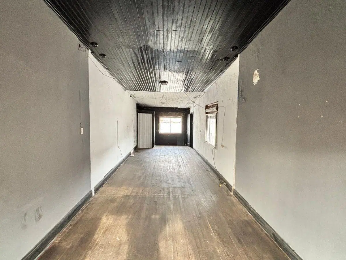 ALQUILER – LOCAL COMERCIAL AMPLIO – 160 M2 5