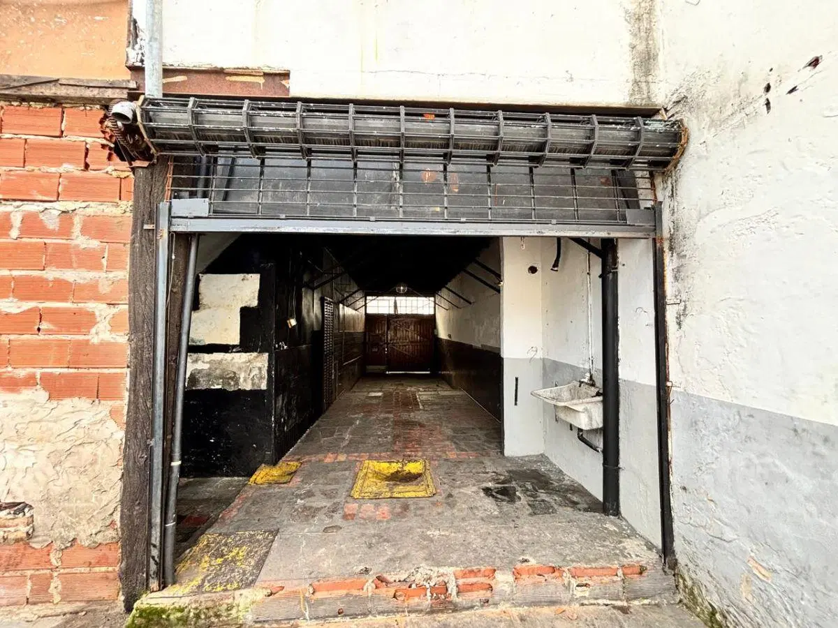 ALQUILER – LOCAL COMERCIAL AMPLIO – 160 M2 2