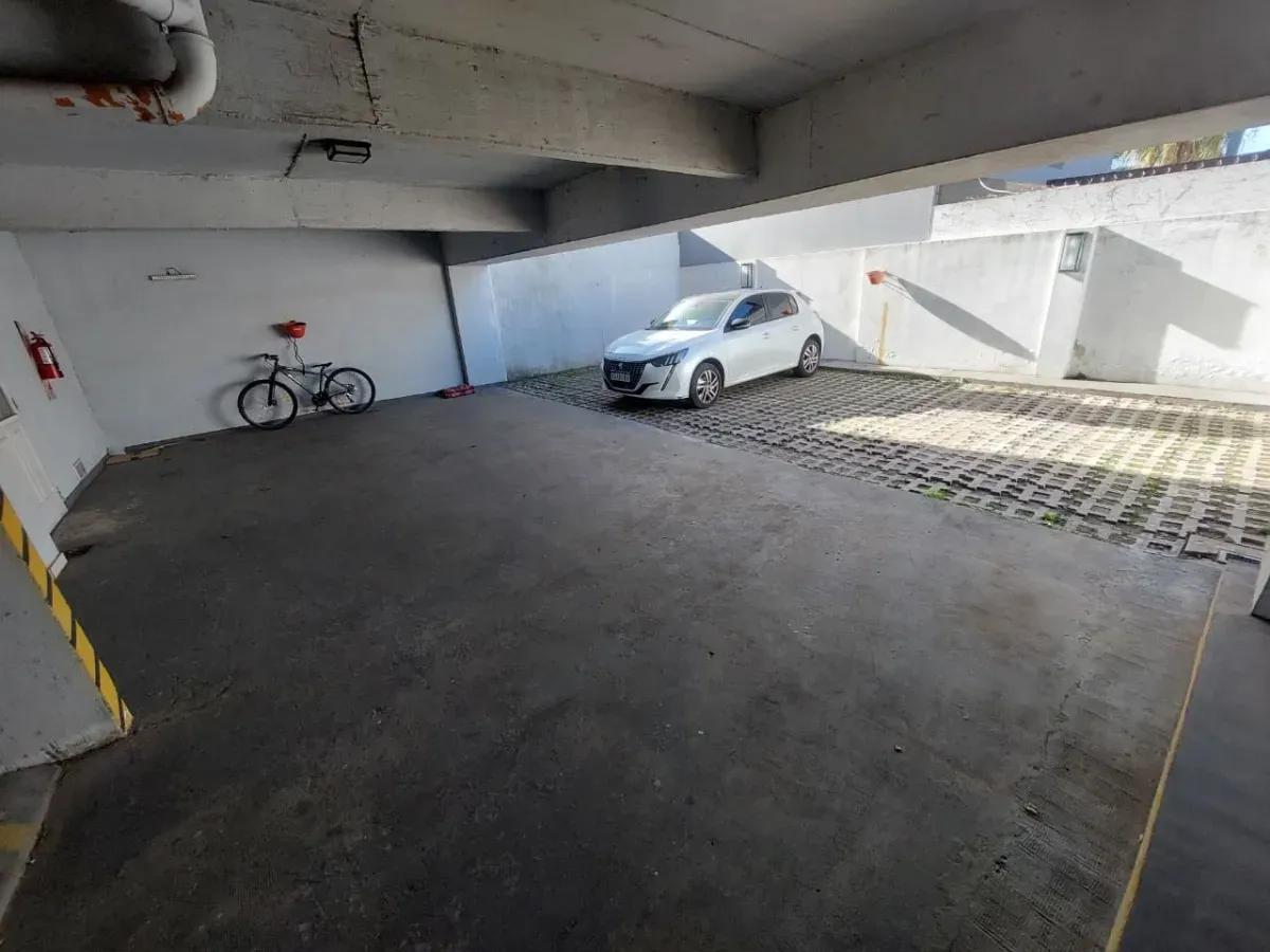 Foto de ALQUILER – HERMOSO DEPARTAMENTO 2 AMBIENTES CON COCHERA DOBLE, imagen 2
