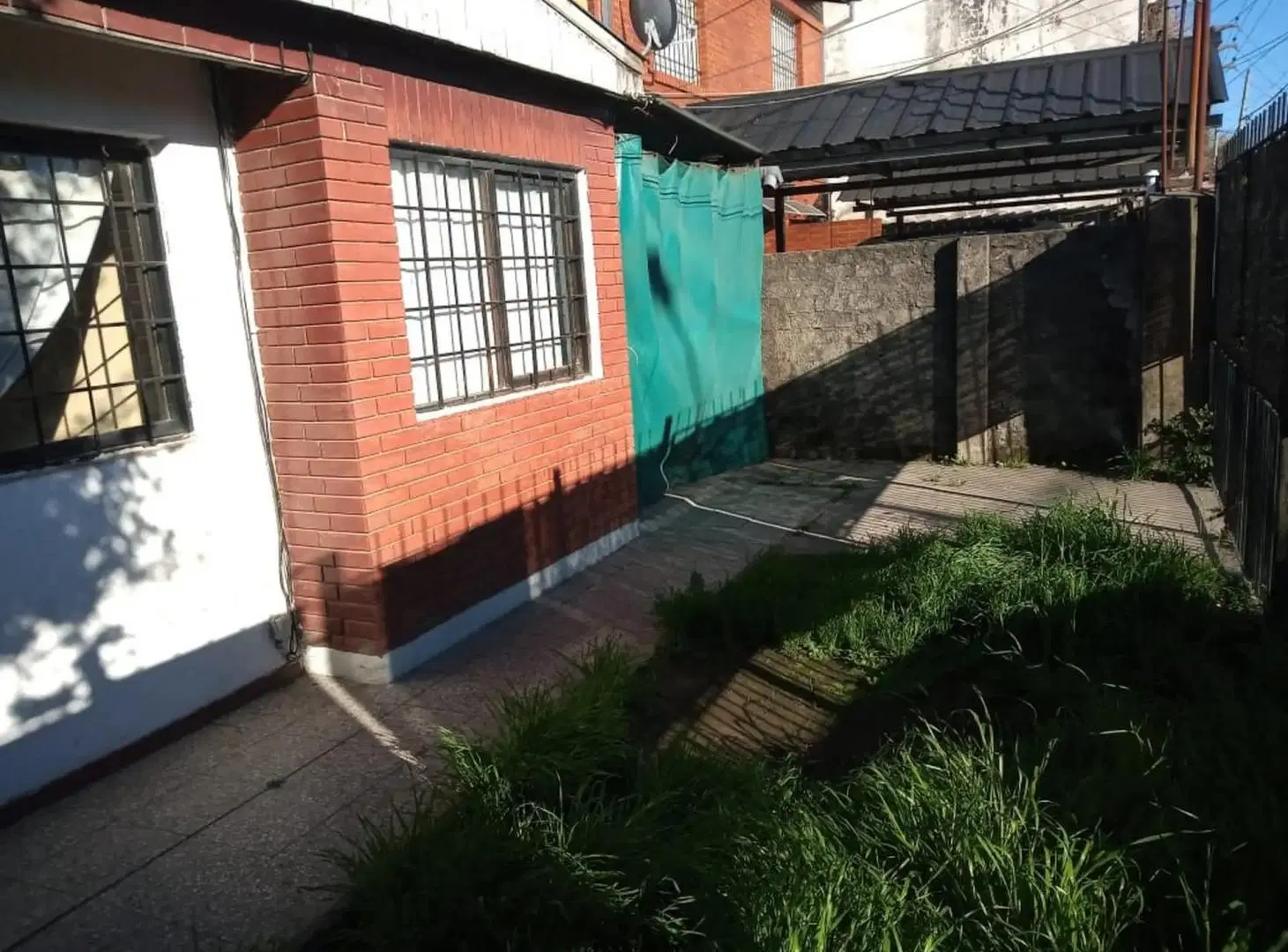 ALQUILER - CASA 3 AMBIENTES CON JARDIN Y ENTRADA DE AUTO 4
