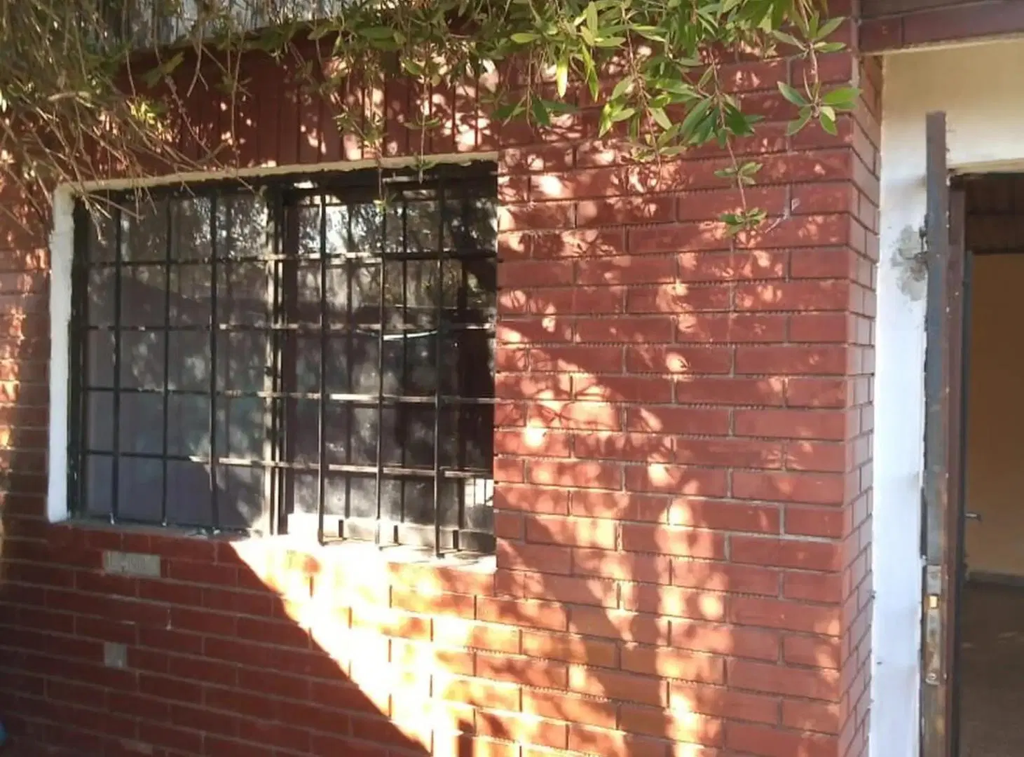 ALQUILER - CASA 3 AMBIENTES CON JARDIN Y ENTRADA DE AUTO 3