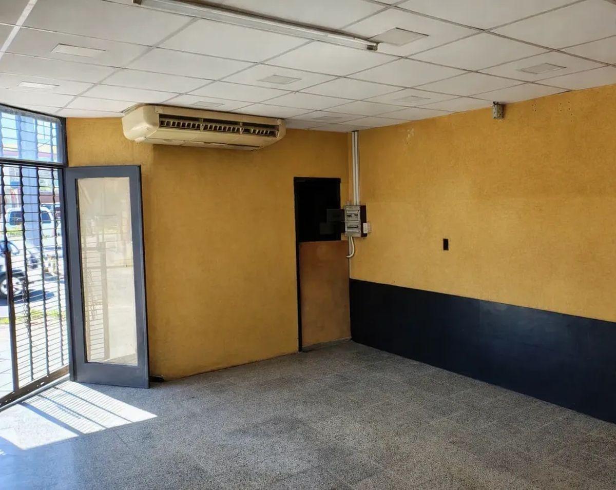 Foto de ALQUILER – LOCAL COMERCIAL EN ESQUINA – 56 M2 CUBIERTOS, imagen 5