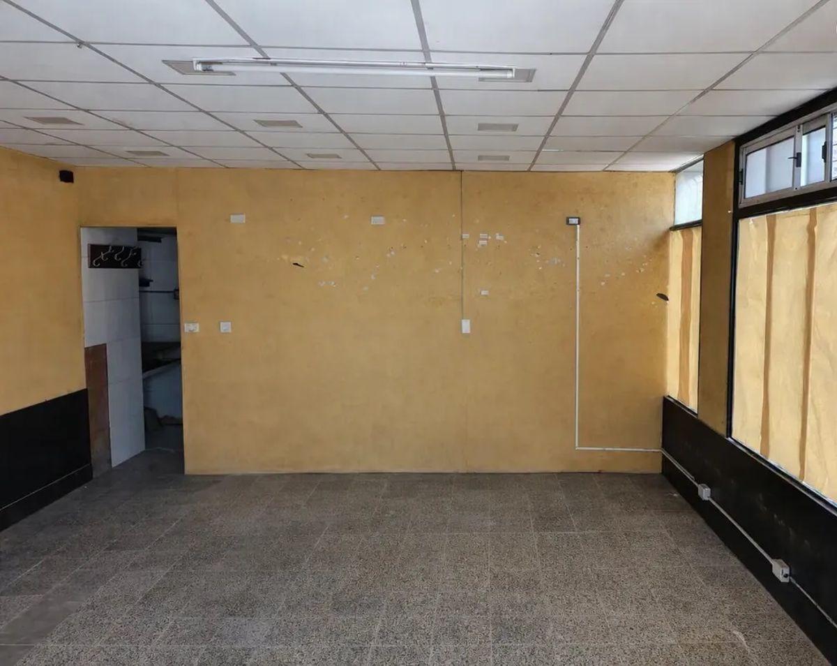 Foto de ALQUILER – LOCAL COMERCIAL EN ESQUINA – 56 M2 CUBIERTOS, imagen 2