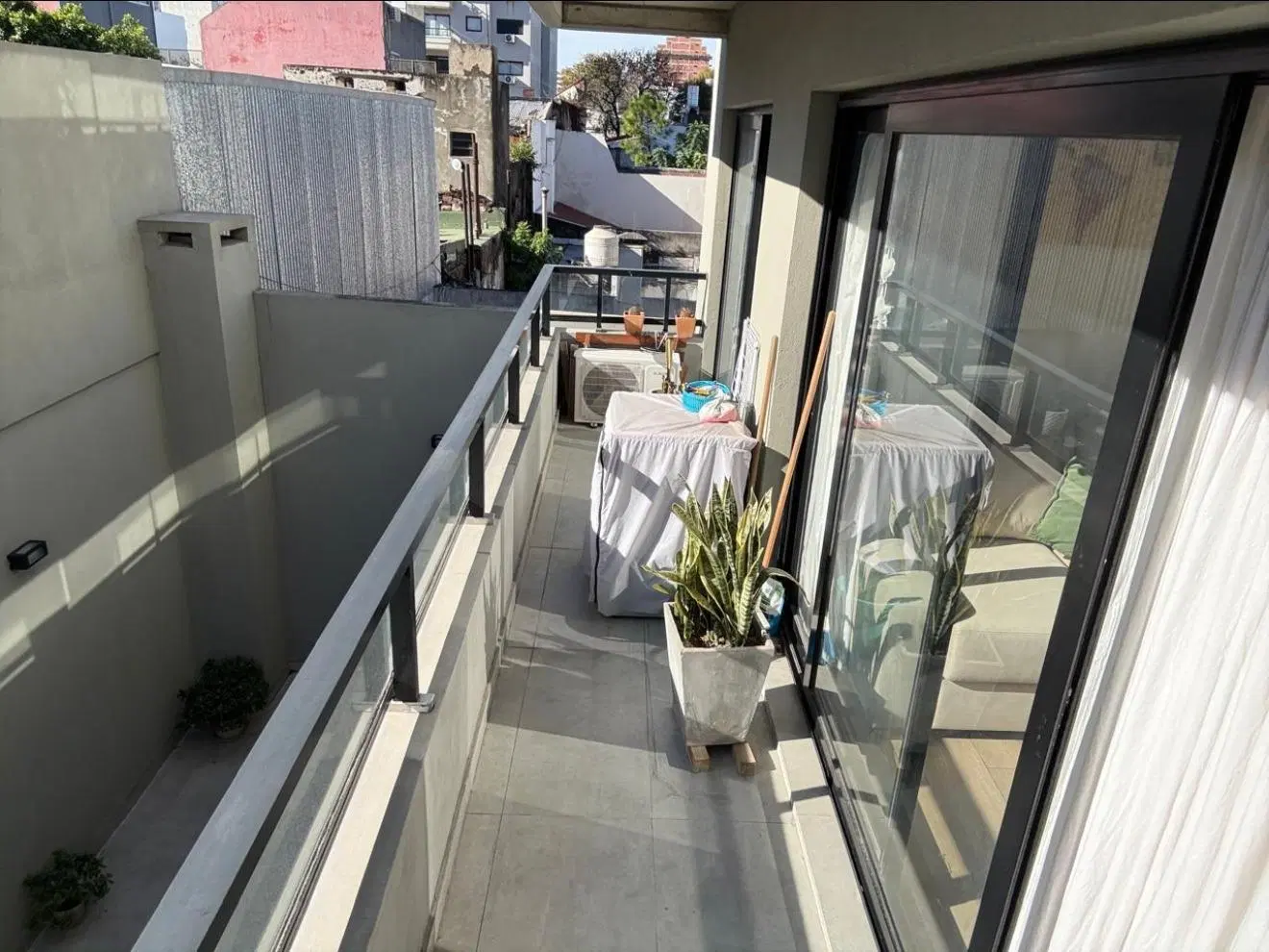 DUEÑO PERMUTA POR CASA BARRIO CERRADO ZONA EZEIZA-CANNING O TOMA EN PAGO DPTO MAS CHICO
3 ambientes 4