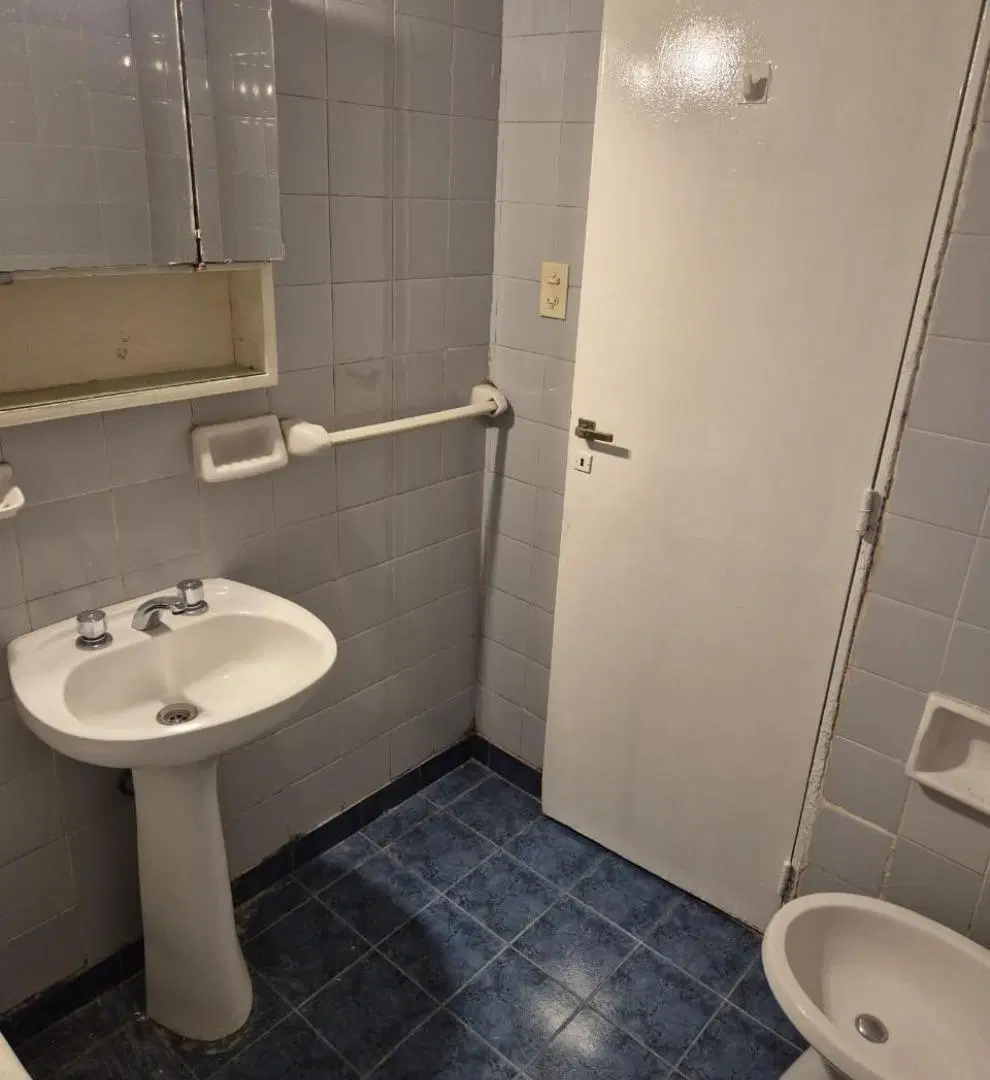 2 AMB CON COCINA SEPARADA CON GAS, PISO ALTO, VISTA ABIERTA, MUY LUMINOSO, EXCELENTE UBICACION A MTS 2