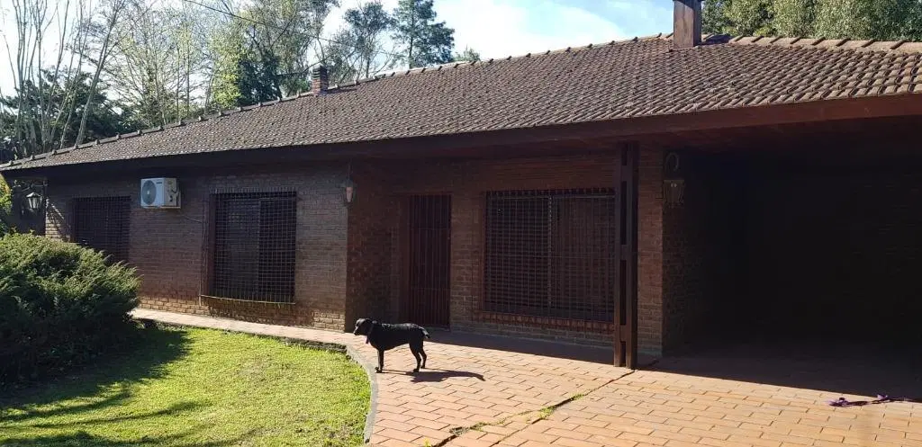 DUEÑO PERMUTA POR PROPIEDAD EN CABA DE MAYOR O MENOR VALOR EXCELENTE UBICACION Y SOLIDA CONSTRUCCION 1