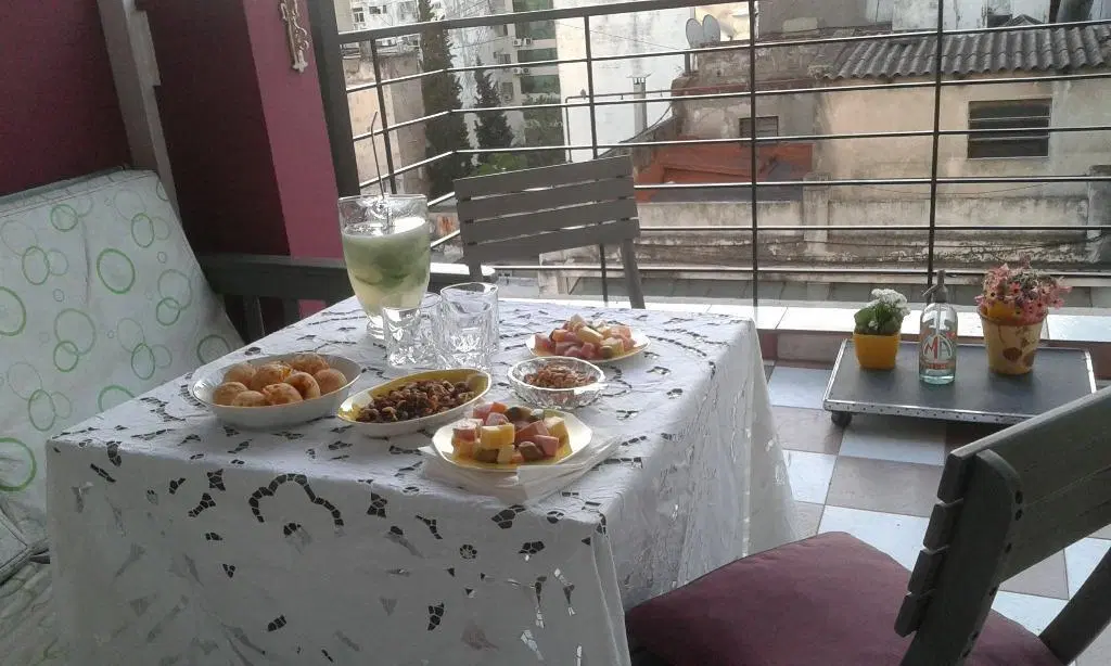 AMPLIO BALCON TERRAZA AL FRENTE EN 9º PISO. Detalles de calidad DORMITORIO CON SALA DE ESTAR, MUY AM 1