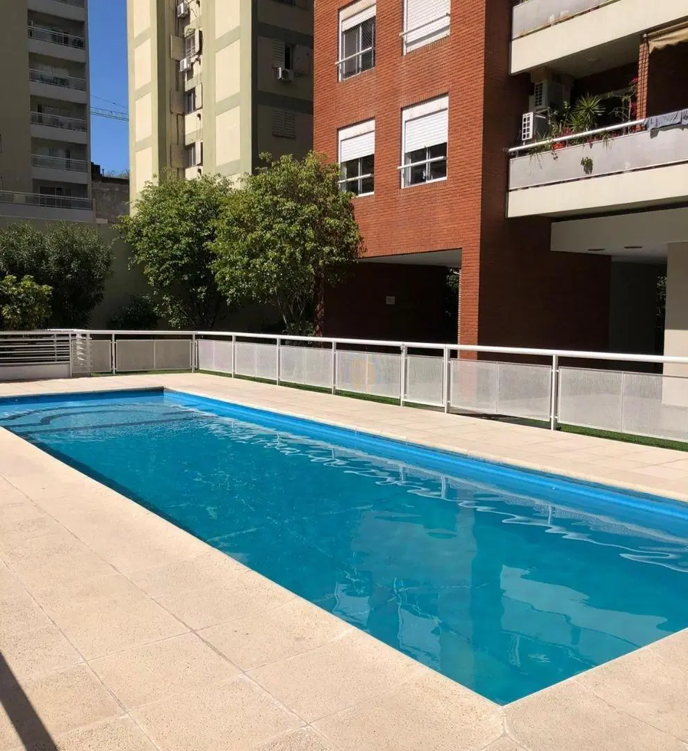 EDIFICIO CON GRAN PISCINA, SUM GIGANTE con parrilla, vigilancia 24 hs, GRAN PARQUE EN PLANTA BAJA, C 1