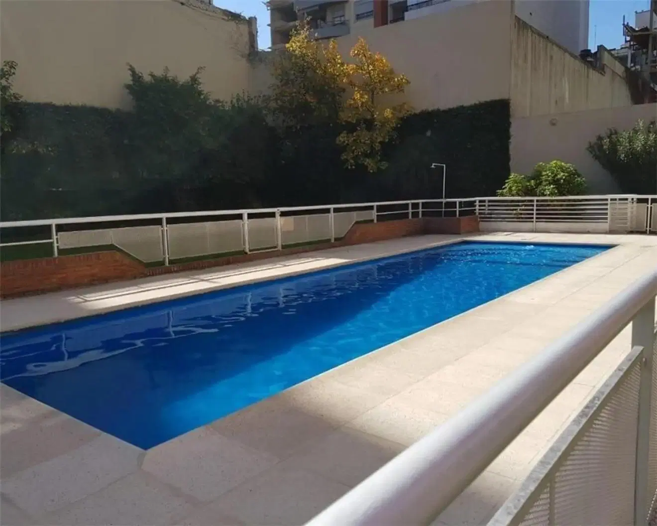 Apto profesional. Amenities: piscina, SUM con parrilla, laundry, solárium, vigilancia 24 hs, jardine 3