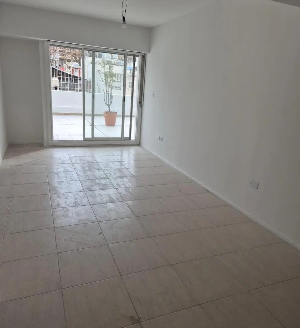 2 ambientes muy grande con BALCON ATERRAZADO EN UN SEGUNDO PISO (al contrafrente vista abierta, orie 5