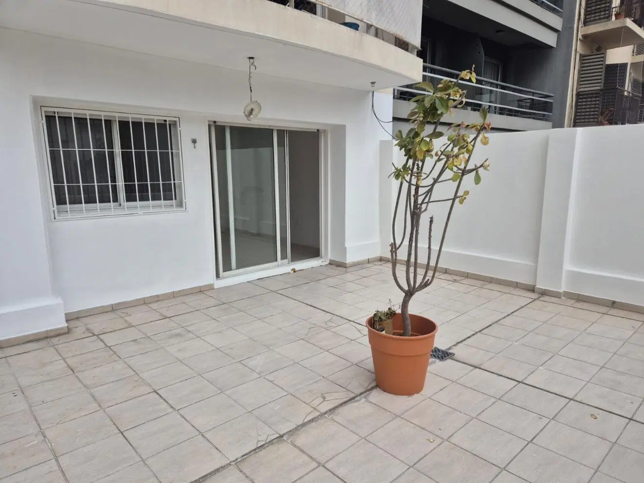 2 ambientes muy grande con BALCON ATERRAZADO EN UN SEGUNDO PISO (al contrafrente vista abierta, orie 3