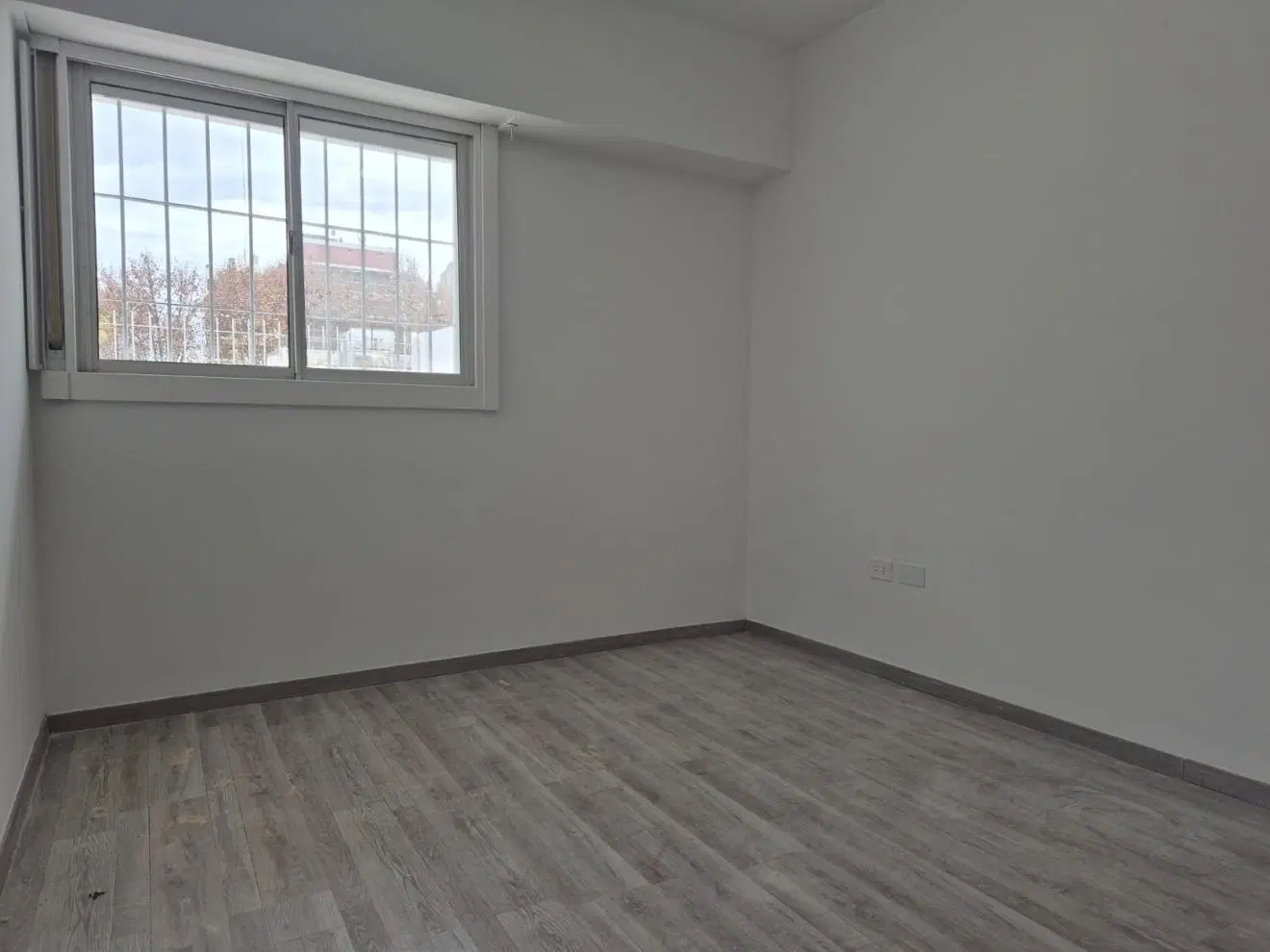 2 ambientes muy grande con BALCON ATERRAZADO EN UN SEGUNDO PISO (al contrafrente vista abierta, orie 4