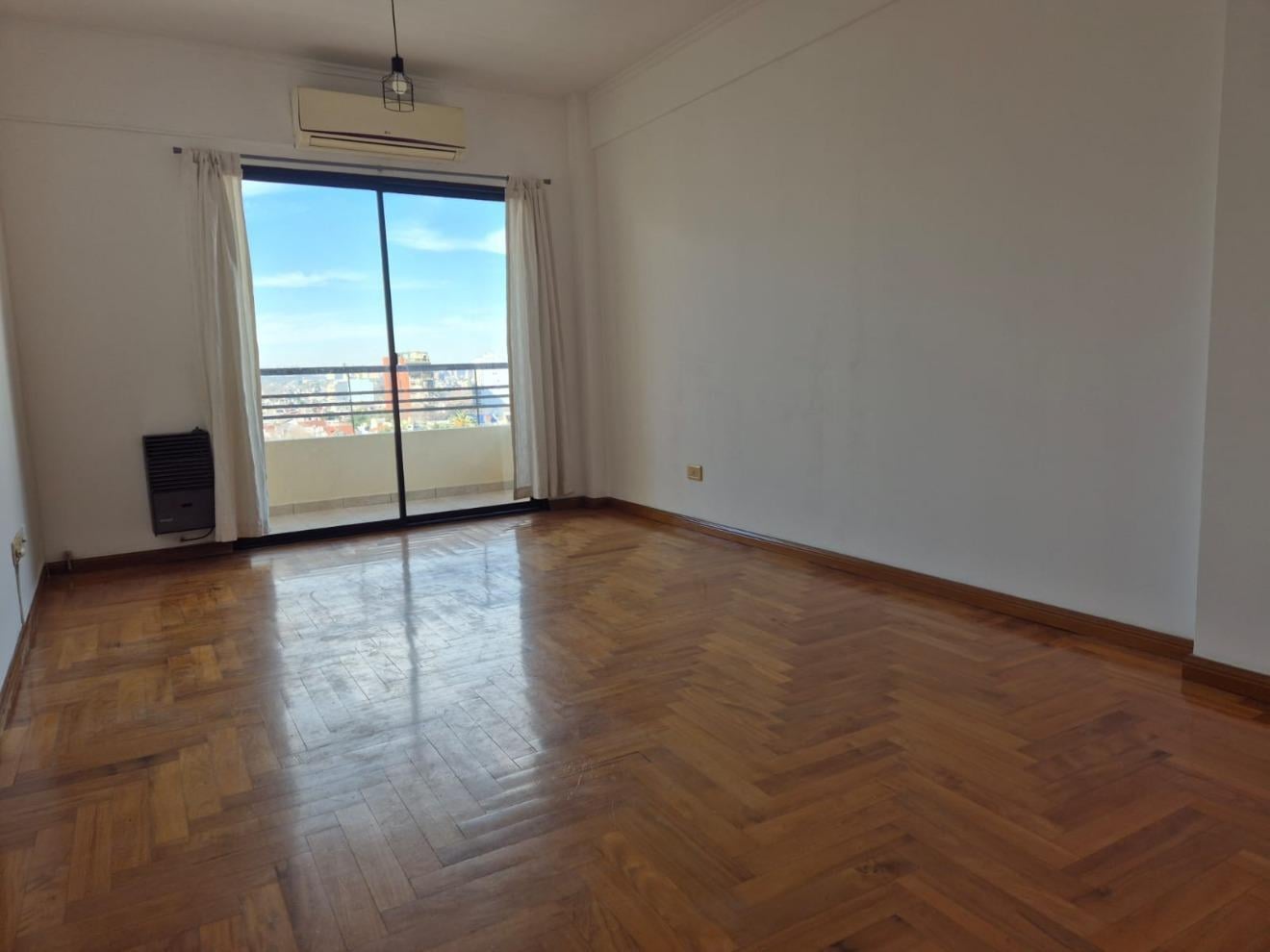 Foto de 2 AMB AL FRENTE MUY AMPLIO, CON METRAJE DE UN 3, VISTA ABIERTA , PISO, imagen 3