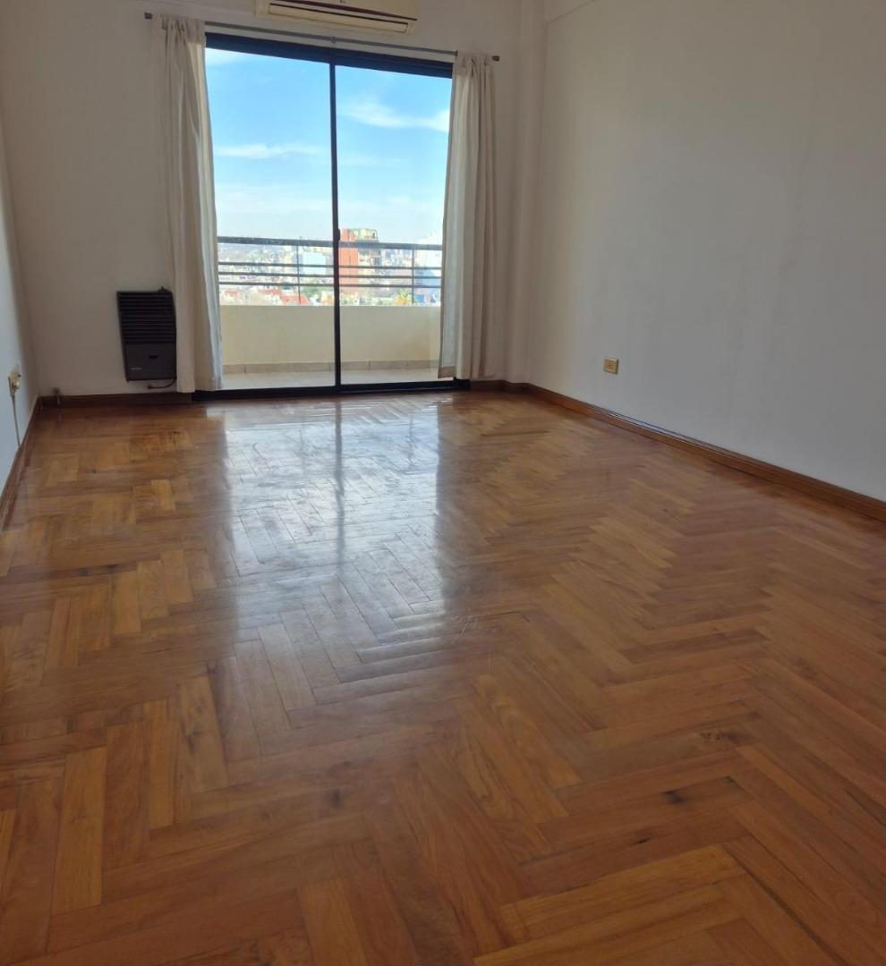Foto de 2 AMB AL FRENTE MUY AMPLIO, CON METRAJE DE UN 3, VISTA ABIERTA , PISO, imagen 2