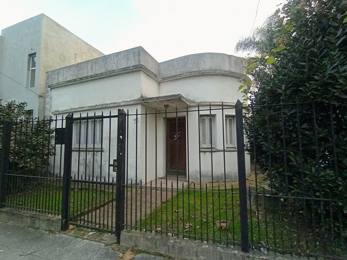 Venta Lote con Casa a Reciclar Quilmes 1