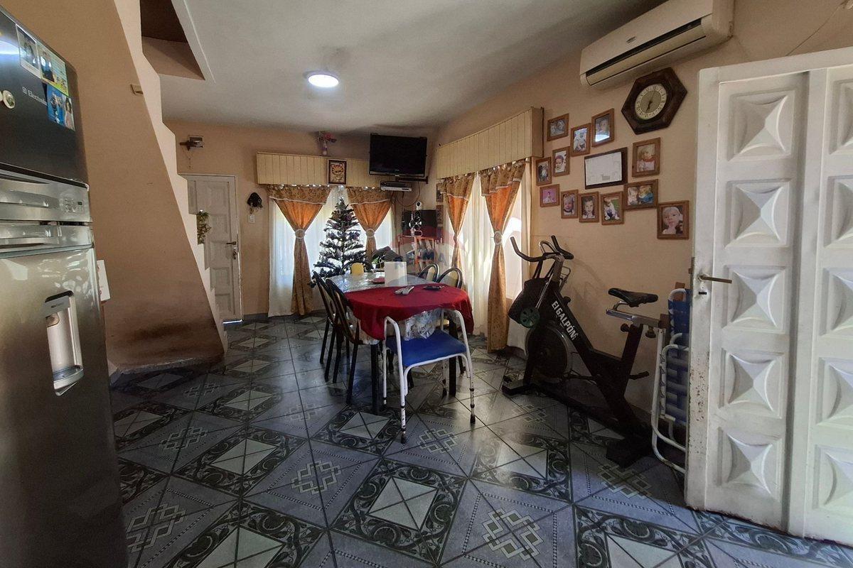 Venta Casa 4 Amb, con Cochera y Parrilla F. Varela 4