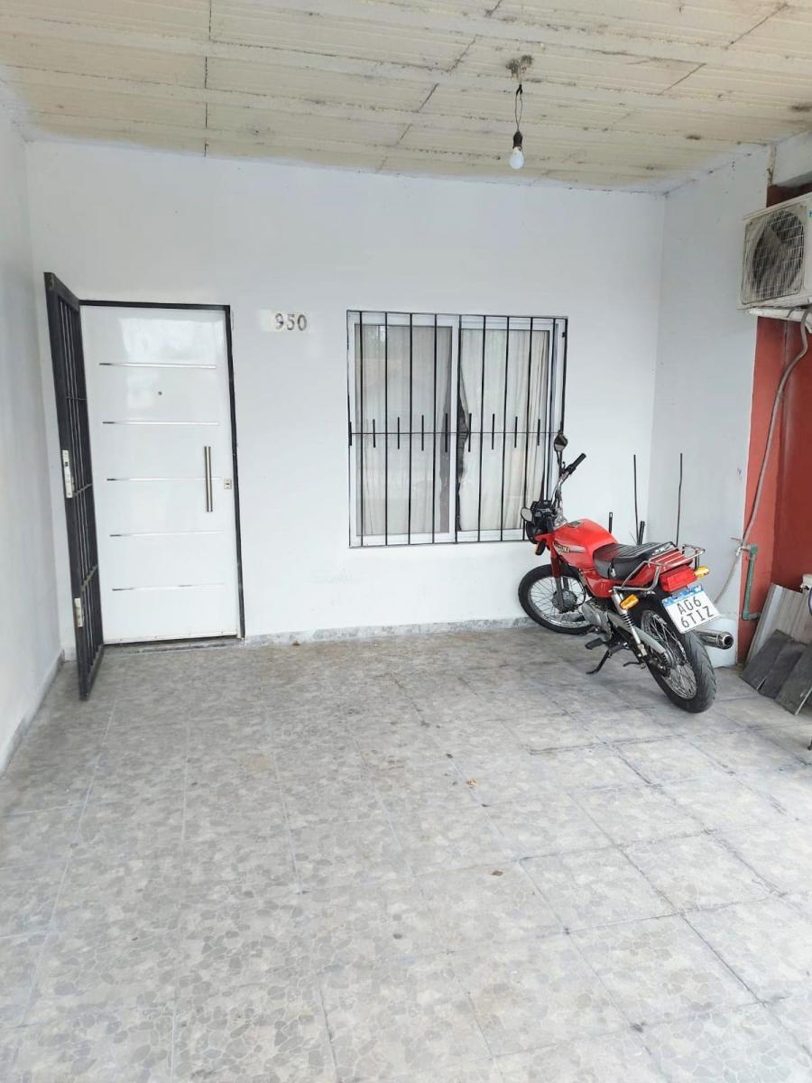Venta Lote con 2 Casas y Patio, Berazategui 2