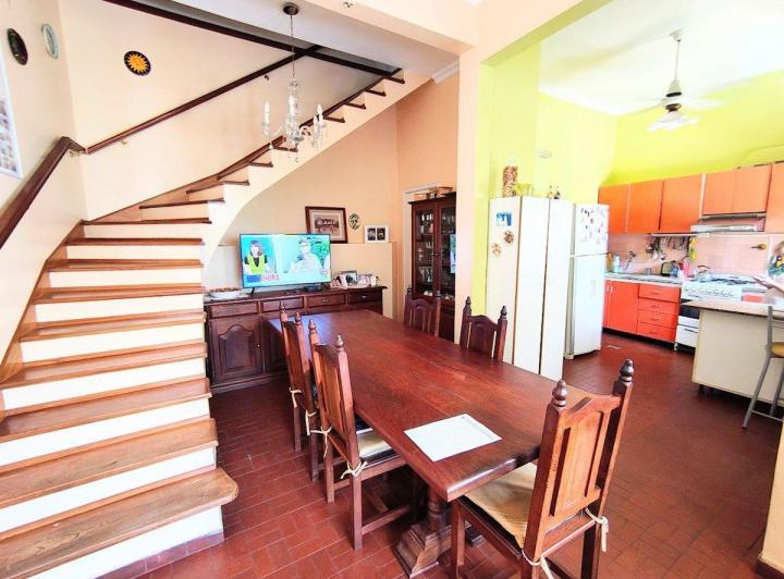 VENTA 2 CASAS 5 AMB. AVELLANEDA FONDO LIBRE GARAGE 3