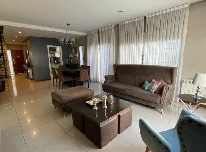 VENTA CASA 4 AMBIENTES CON COCHERA EN QUILMES 5