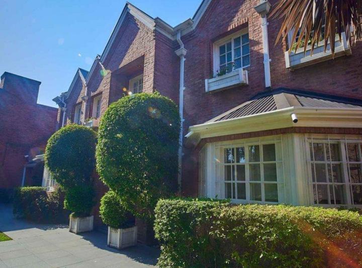 VENTA CASA 7 AMBIENTES PISCINA COCHERA QUILMES 2