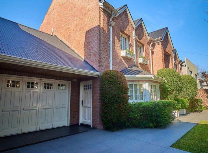 VENTA CASA 7 AMBIENTES PISCINA COCHERA QUILMES 4