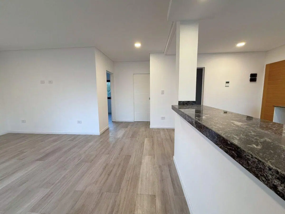 VENTA DEPARTAMENTO 3 AMBIENTES BERNAL CENTRO 4