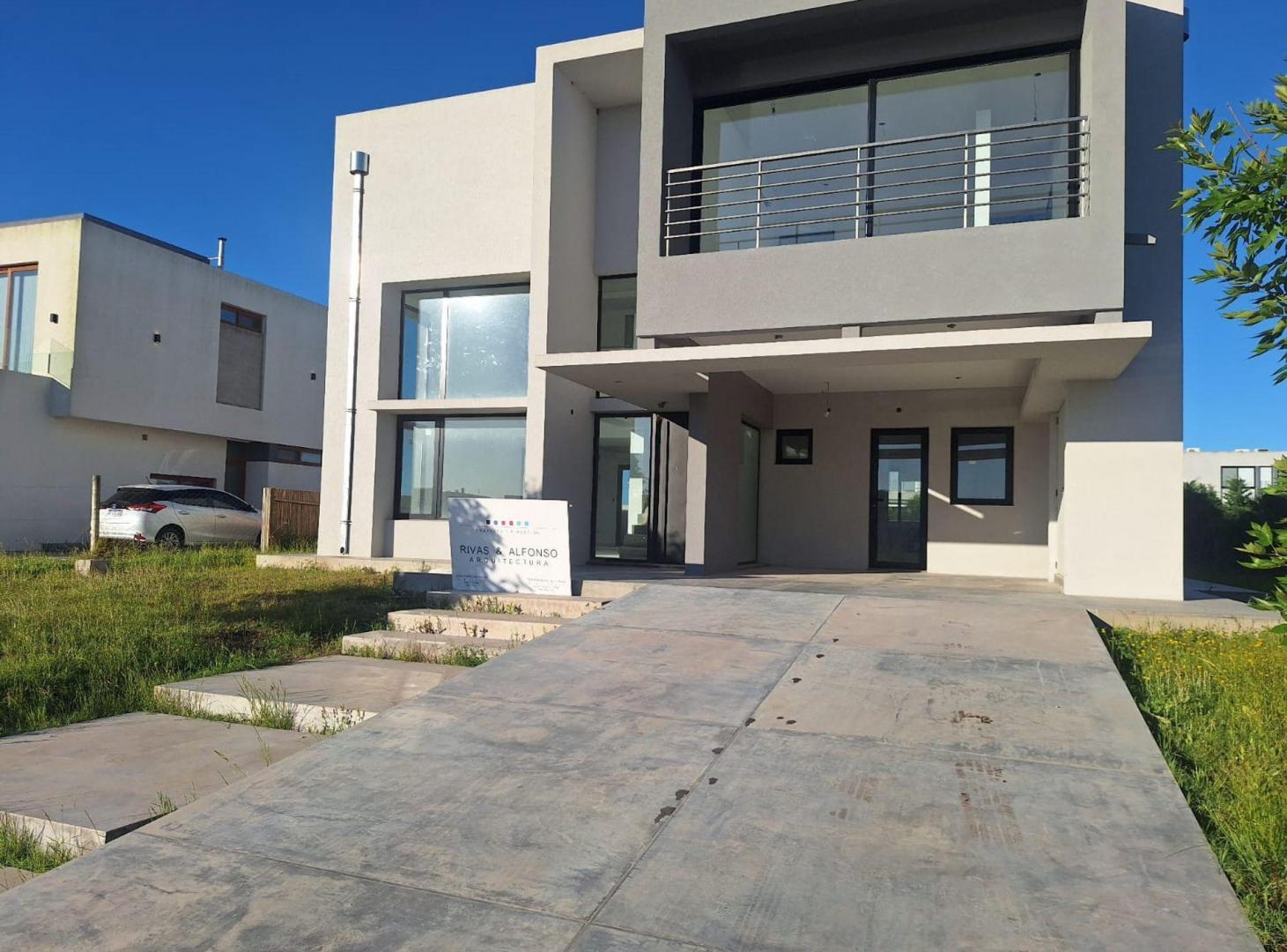 VENTA CASA 5 AMBIENTES HUDSON BARRIO VILLALOBOS