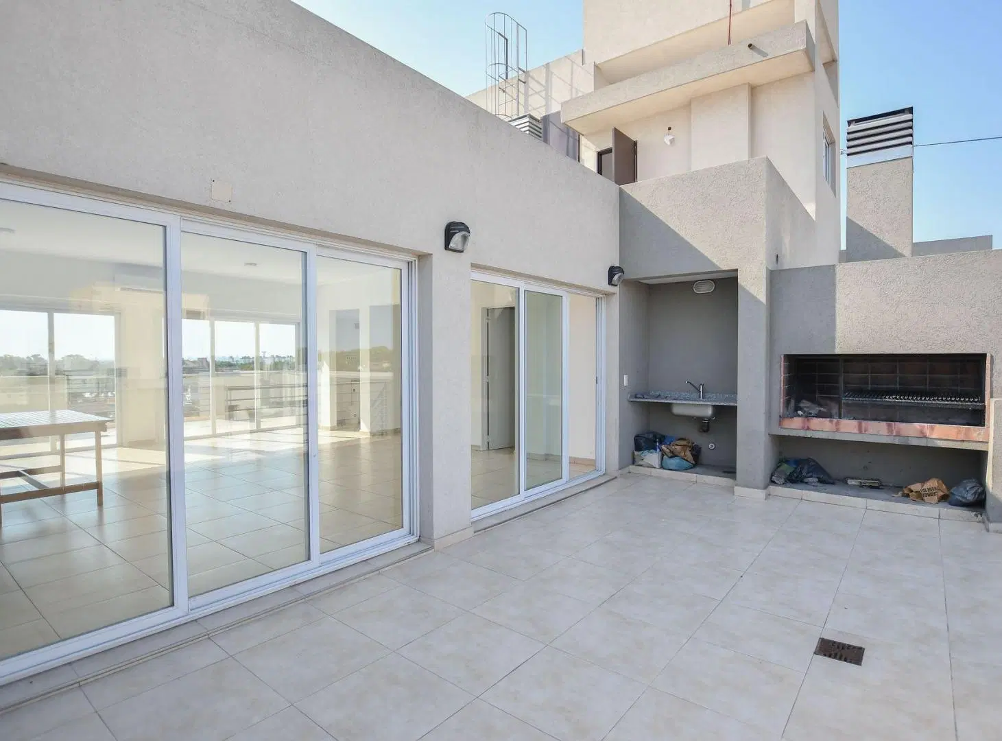 VENTA DEPARTAMENTO MONOAMBIENTE COCHERA BERNAL 5