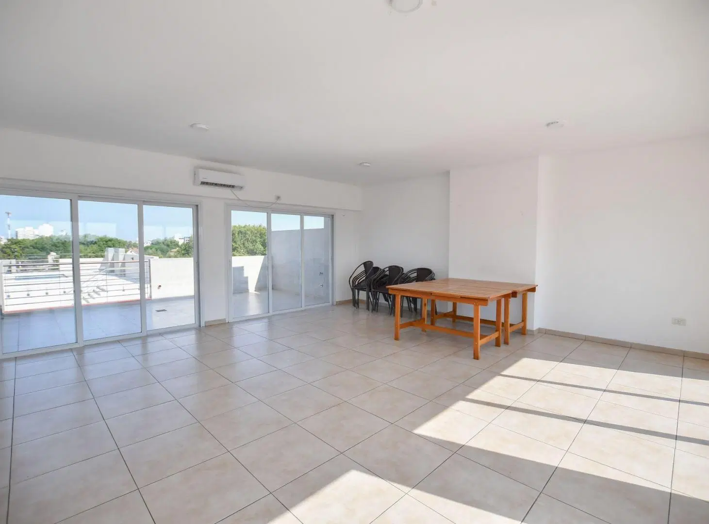 VENTA DEPARTAMENTO MONOAMBIENTE COCHERA BERNAL 4