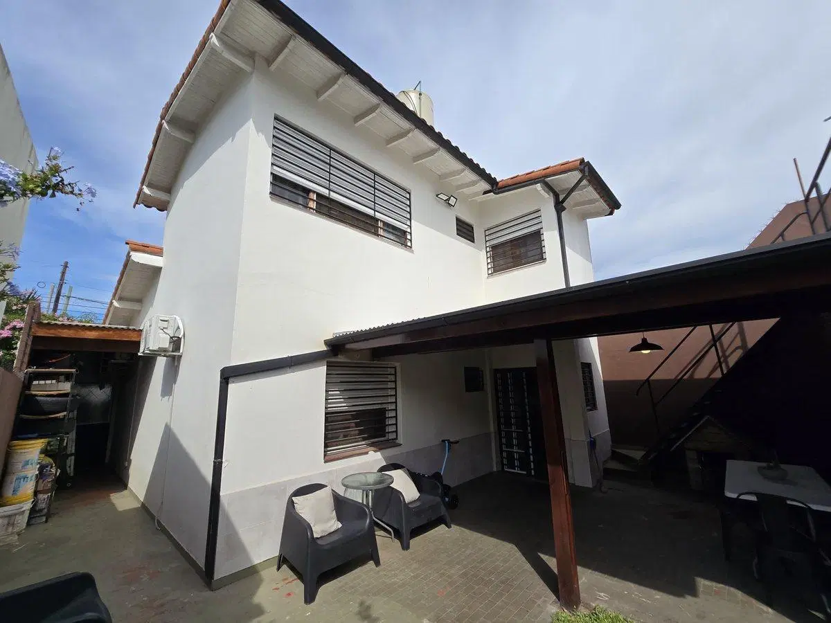 VENTA CASA 4 AMBIENTES C/PATIO, BERNAL. 2