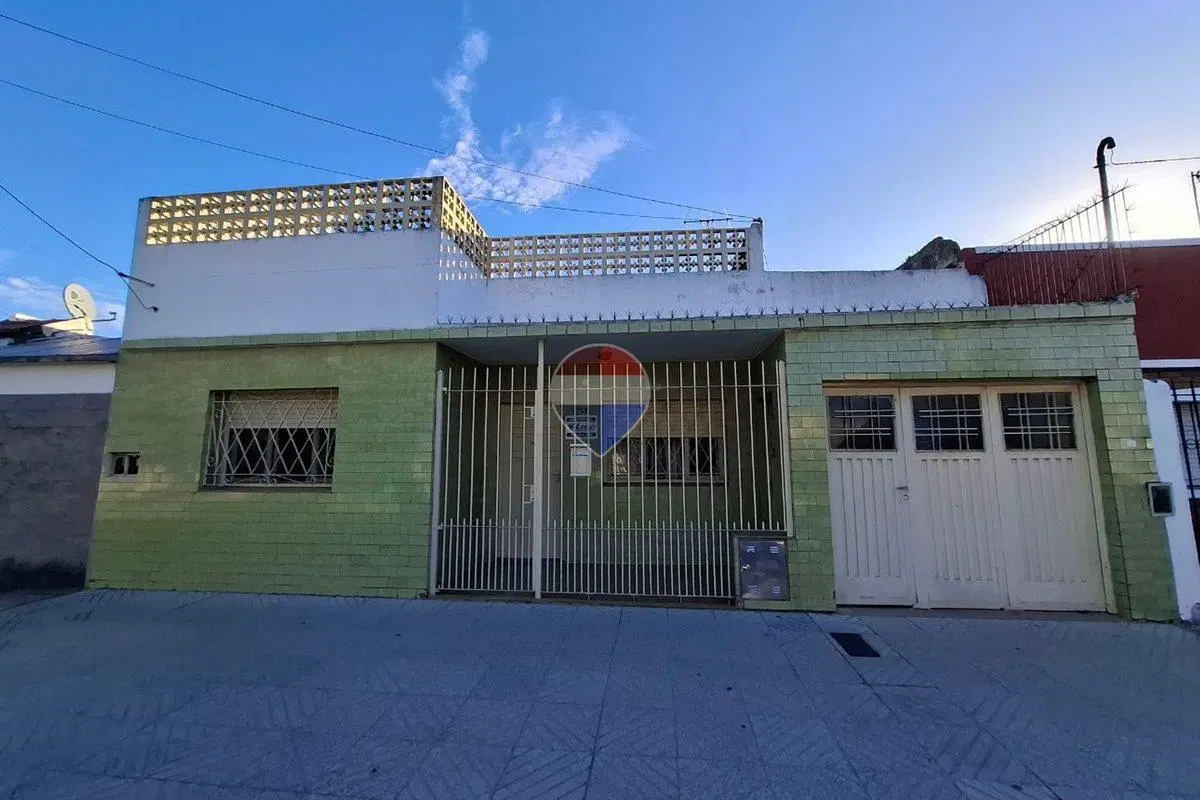 VENTA CASA 3 AMB CON COCHERA Y PATIO SOLANO CENTRO 2