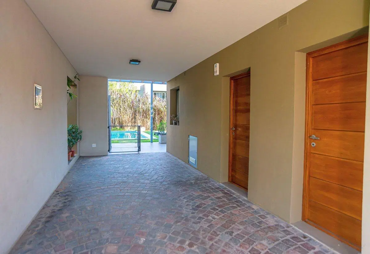 Venta Casa 4 Ambientes con piscina Nuevo Quilmes 4