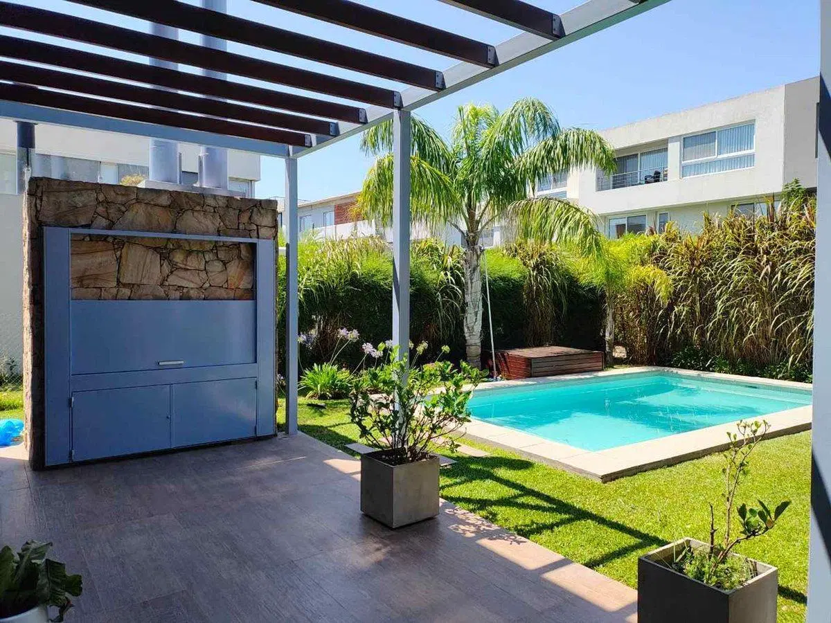 Venta Casa 4 Ambientes con piscina Nuevo Quilmes 3