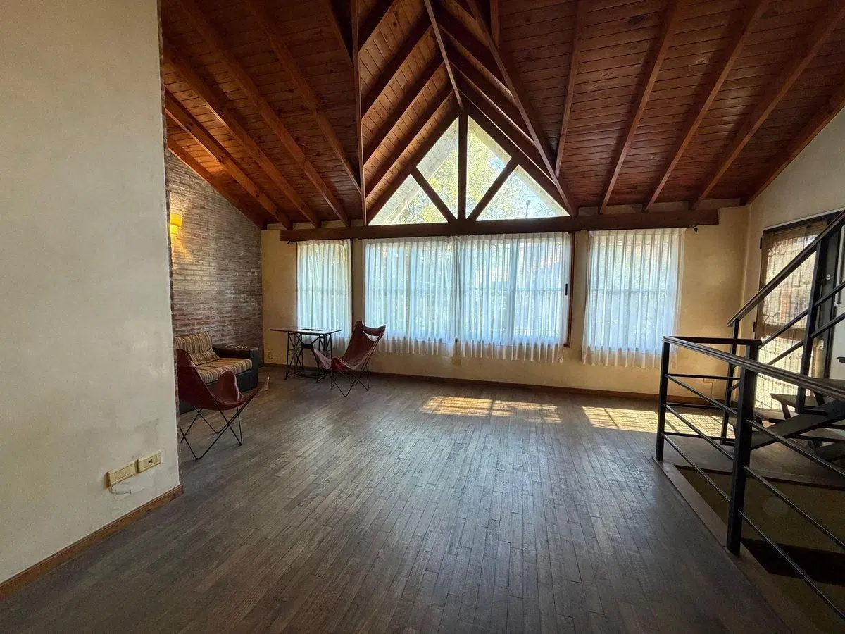 VENTA CASA 4 AMBIENTES CON COCHERA EN DON BOSCO 5