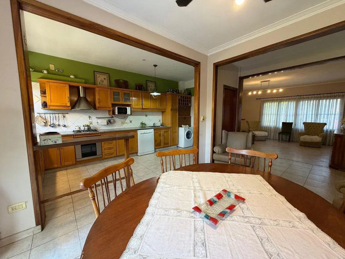 VENTA CASA 4 AMBIENTES CON COCHERA EN DON BOSCO 3