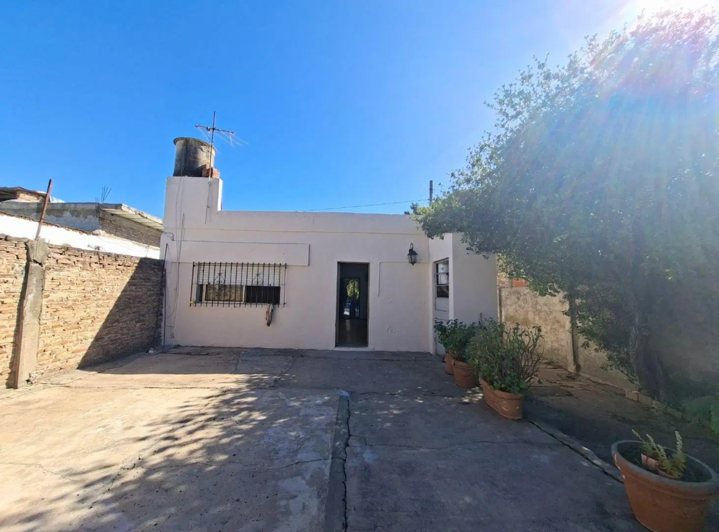 VENTA CASA 3 AMB CON PARQUE, BERNAL ESTE.APTA CRED 4