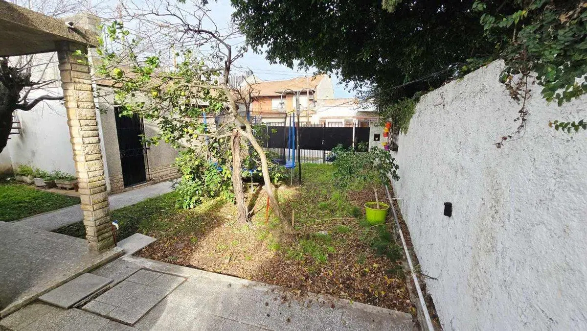 VENTA CASA 3 AMB. PARQUE Y COCHERA EZPELETA 2