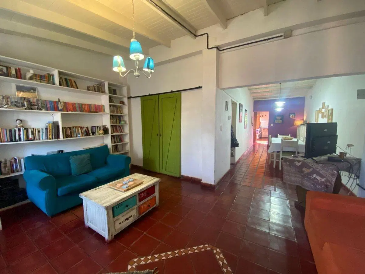 VENTA CASA 4 AMB. C/ PILETA Y PARQUE. QUILMES. 4
