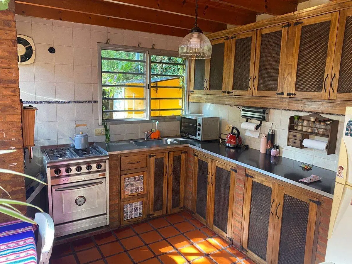 VENTA CASA 4 AMB. C/ PILETA Y PARQUE. QUILMES. 5