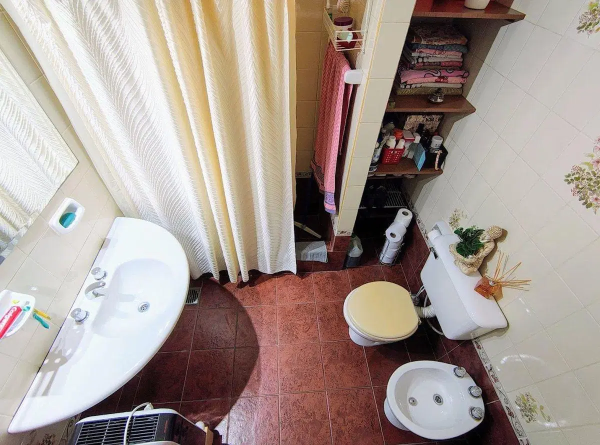 VENTA CASA 4 AMBIENTES BERNAL COCHERA  FONDO LIBRE 5