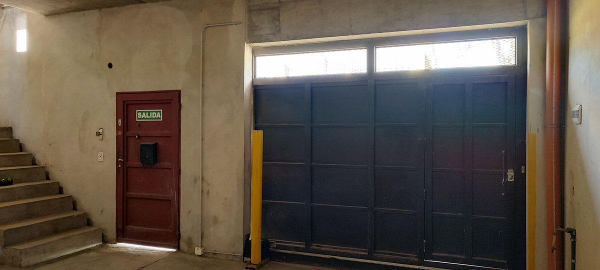 VENTA DEPOSITO GALPON LOSA COCHERA BERNAL QUILMES