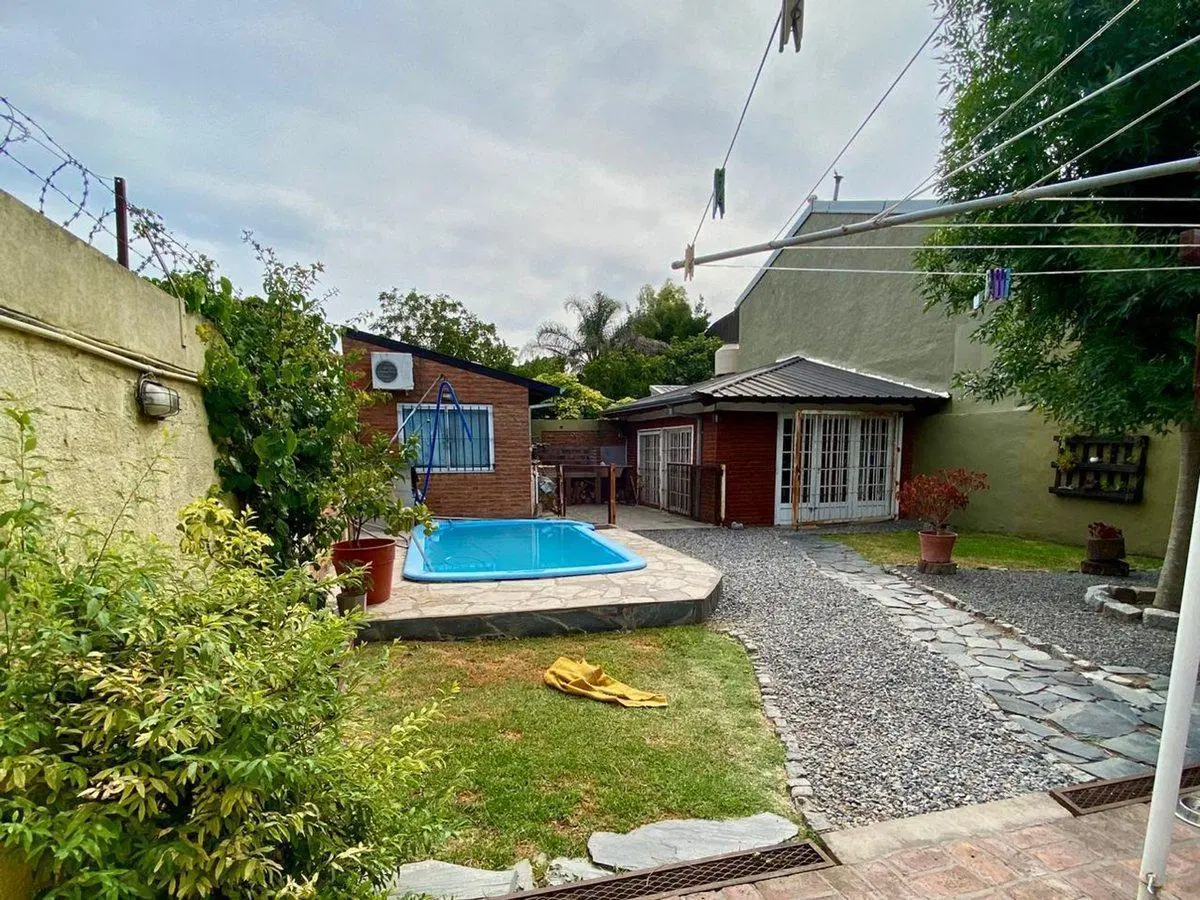 VENTA CASA 4 AMB. BERAZATEGUI C/PARQUE Y PILETA. 5