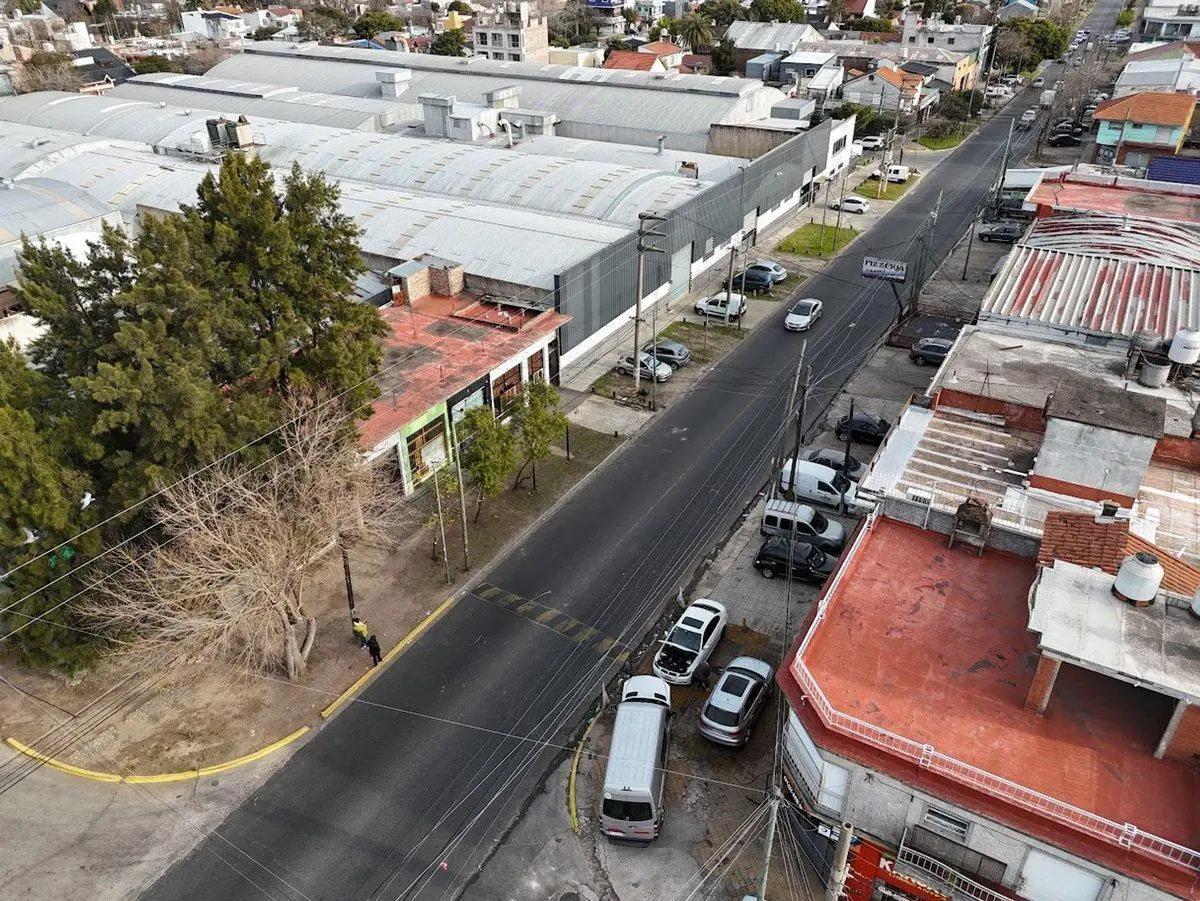 VENTA EN CONJUNTO LOTE LOCALES DEPOSITO QUILMES 2