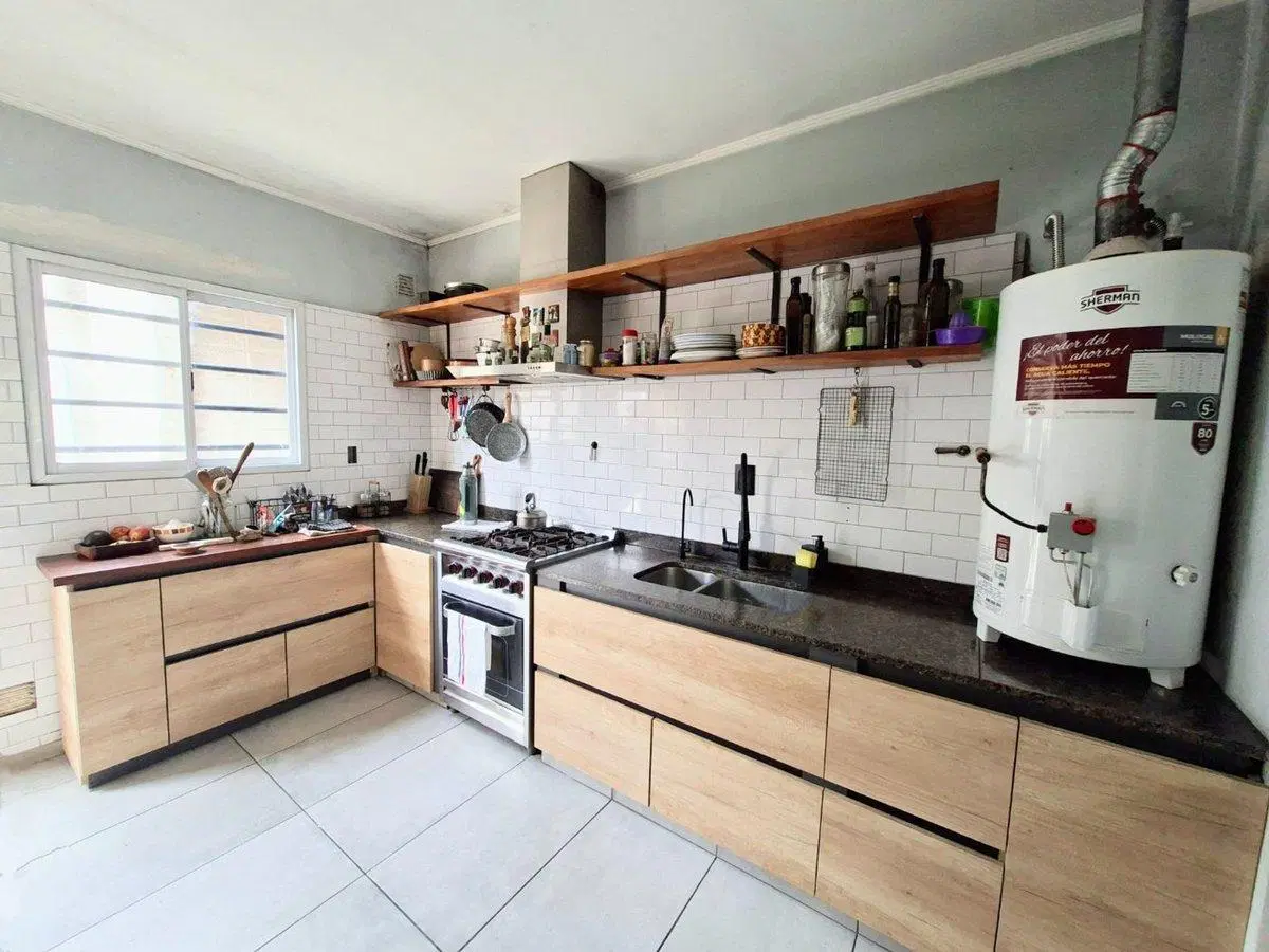 VENTA CASA 3 AMB CON PATIO Y QUINCHO, BOSQUES 4
