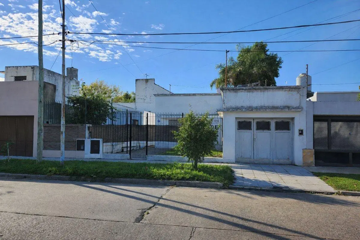 VENTA CASA 3AMBIENTES DON BOSCO COCHERA TERRAZA 3