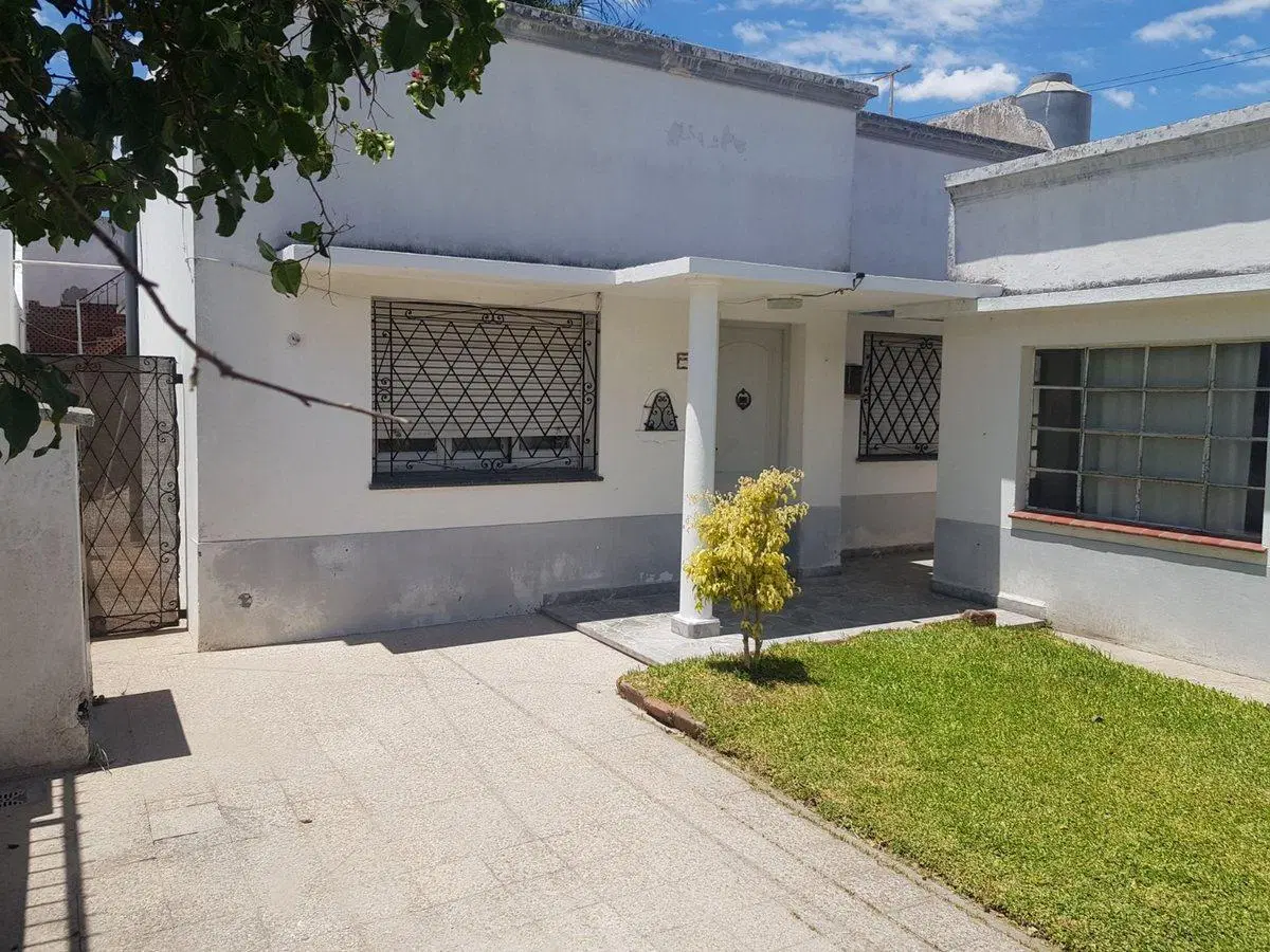 VENTA CASA 3AMBIENTES DON BOSCO COCHERA TERRAZA 4