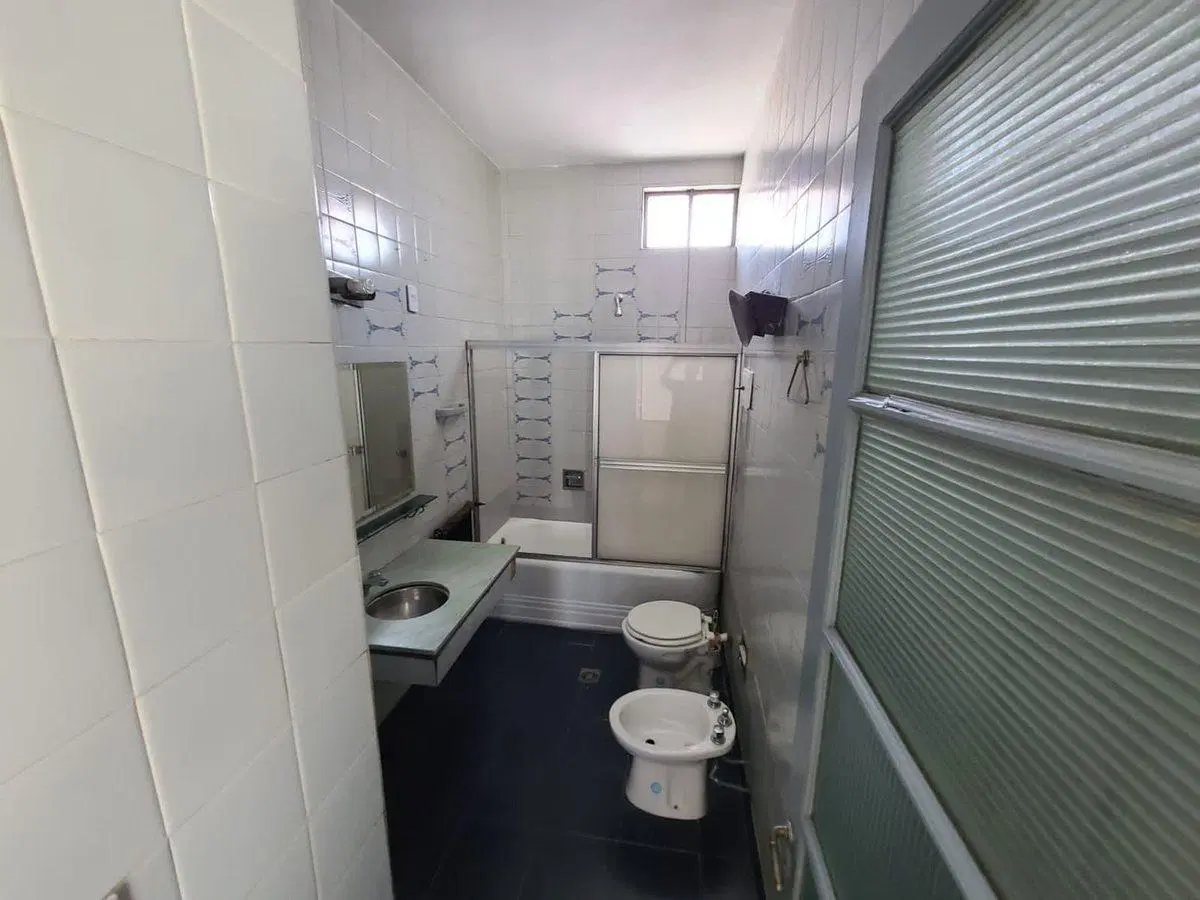 CASA 5 AMBIENTES EN BERNAL CENTRO EN VENTA 5