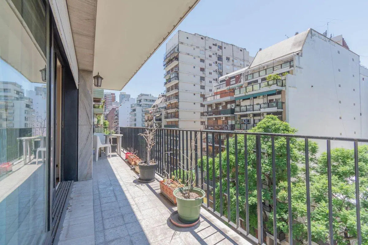 VENTA DEPTO DE 4 AMB CON DEPEND DE SERV Y COCHERA 5