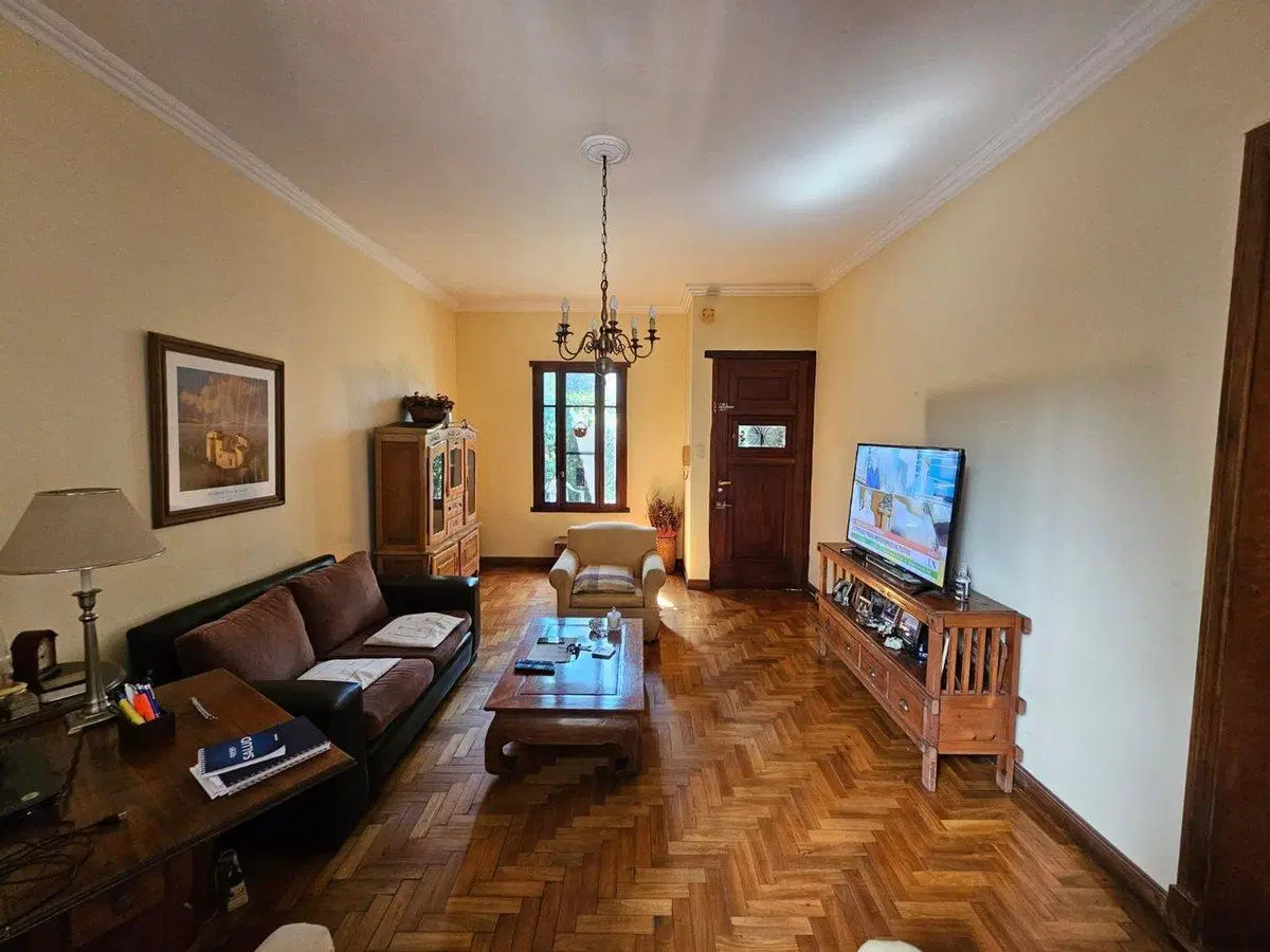 VENTA CASA 3 AMBIENTES CON PATIO Y COCHERA QUILMES 5