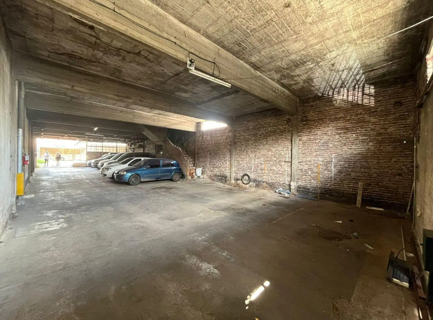 VENTA DEPOSITO/GALPON/COCHERA EN BERNAL 4